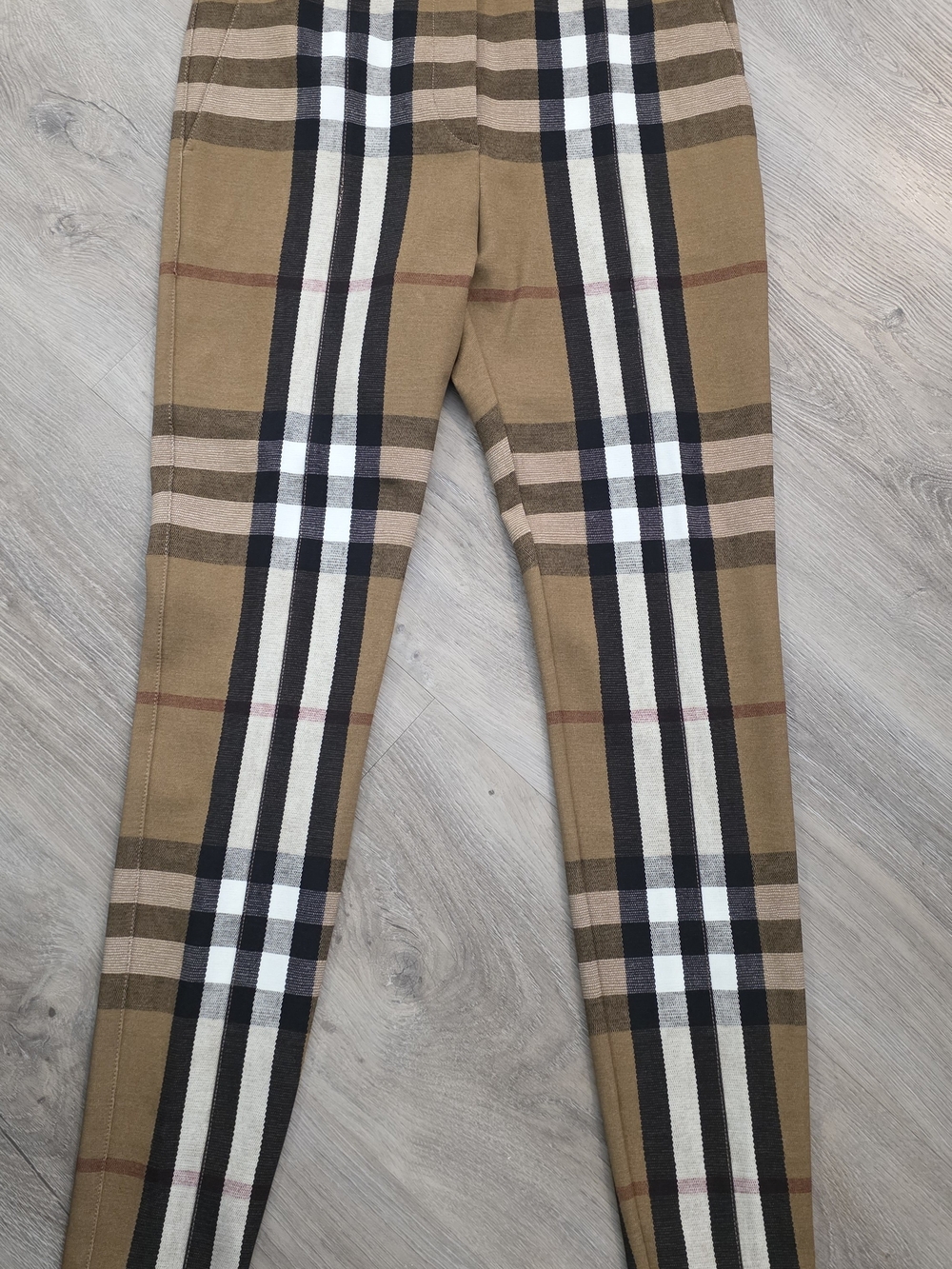 Burberry Women's Classic Tan Black White Plaid Leggings